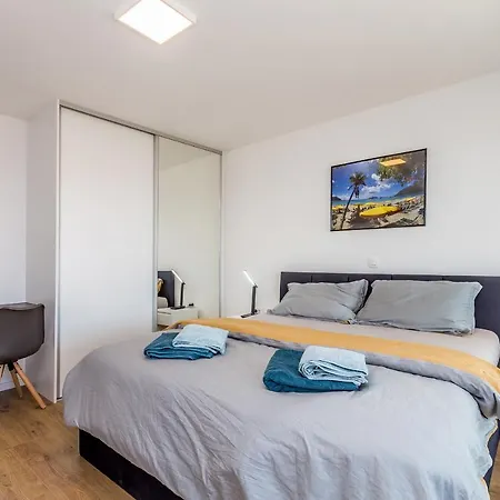 Dei Tramonti With Private Pool Linardići