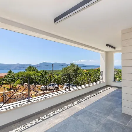 Dei Tramonti With Private Pool Linardići