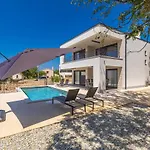 Dei Tramonti With Private Pool Linardići